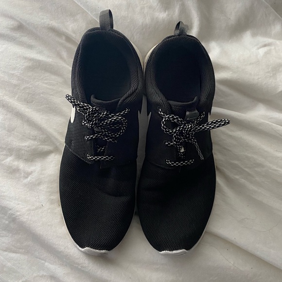 Black Nike Trainers - Picture 2 of 3